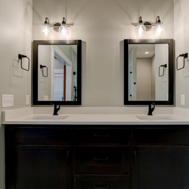 Ensuite bathroom with double sinks