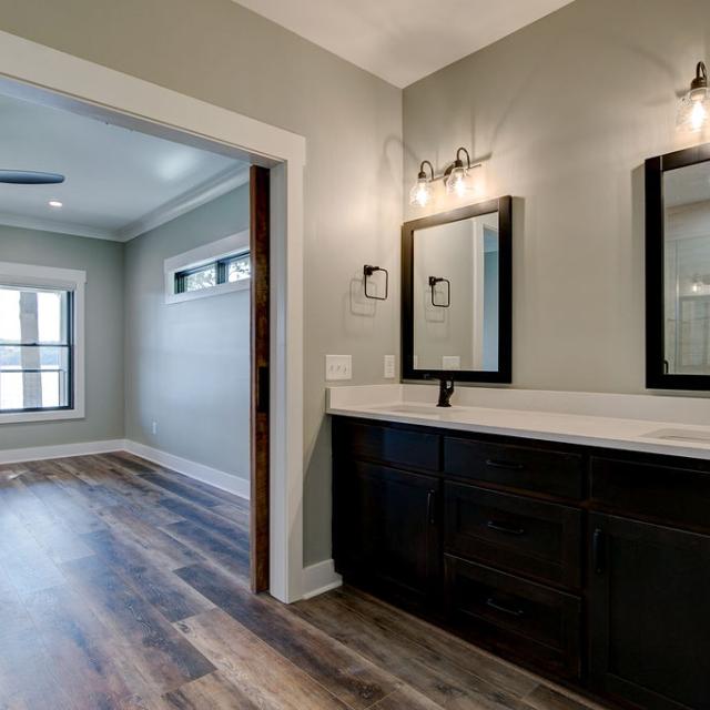 Ensuite bathroom with double sinks