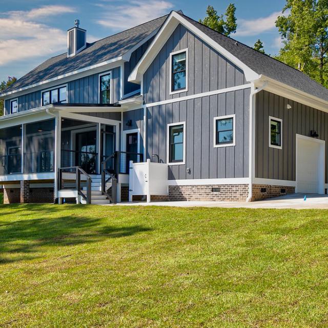 Exterior of Rafter B custom lakeside home