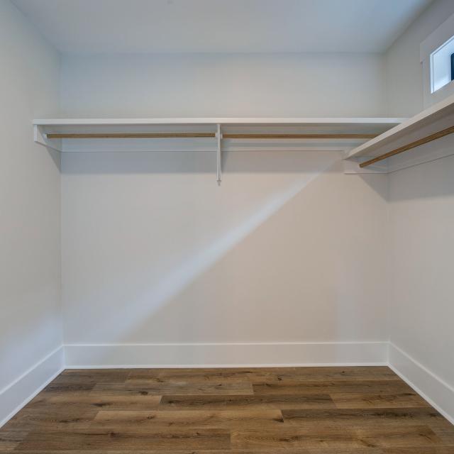 Ensuite walk in closet