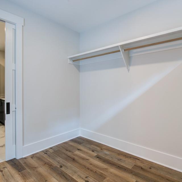 Ensuite walk in closet