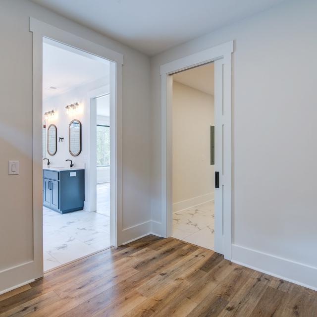 Ensuite walk in closet